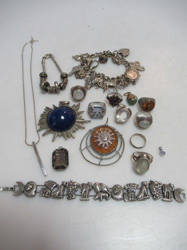 Lot 273 - A quantity of silver and costume jewellery