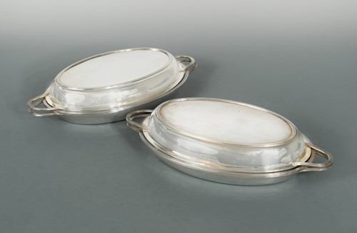 Lot 455 - A pair of George V silver covered vegetable dishes