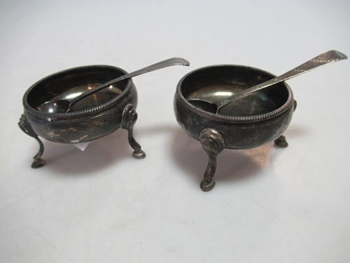 Lot 287 - A pair of silver cauldron salts and spoons