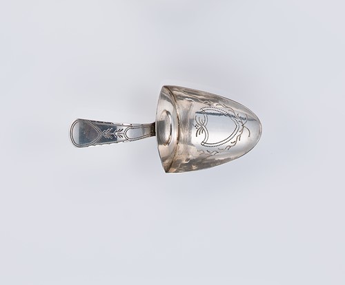 Lot 326 - A George III silver tea caddy spoon