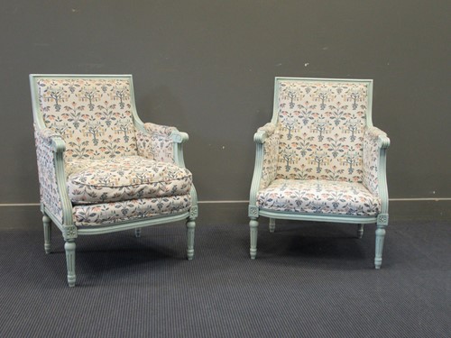 Lot 440 - A pair of French style painted fauteuil armchairs