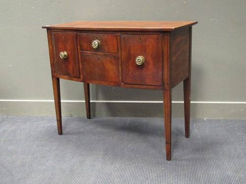 Lot 468 - A Regency mahogany small bowfront sideboard,...