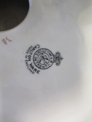Lot 57 - Carlton Ware Rouge Royale and other gilt...