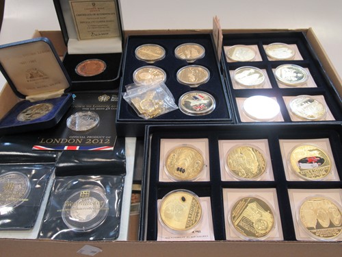 Lot 299 - A mixed assortment of modern limited edition...