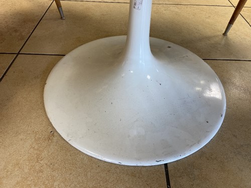 Lot 257 - Maurice Burke for Arkana, a Tulip dining table