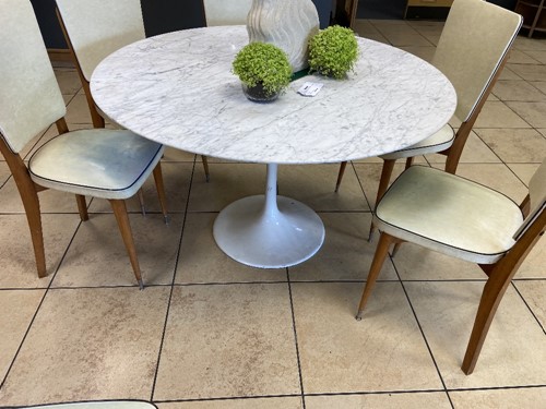 Lot 257 - Maurice Burke for Arkana, a Tulip dining table