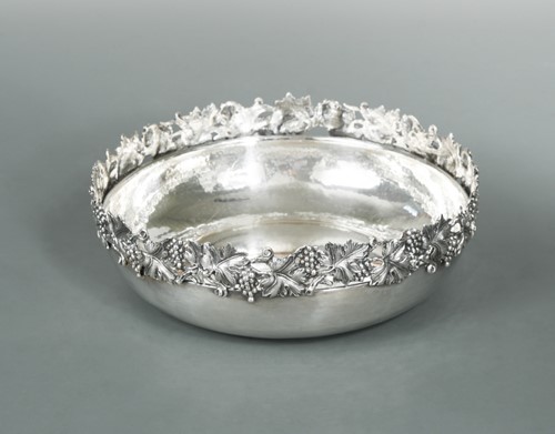 Lot 381 - A mid-20th century Italian metalwares silver fruit bowl