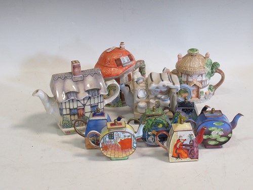 Lot 61 - A large collection of modern minature...