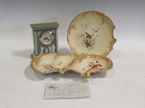 Lot 18 - A Worcester blush ivory hors d'oeuvre dish and...