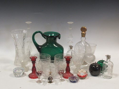 Lot 87 - A quantity of glass to include a pair of...