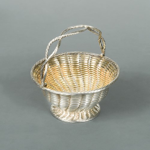 Lot 424 - A Victorian silver bon-bon basket