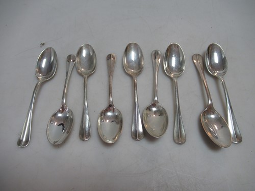 Lot 281 - A set of 9 Britannia silver teaspoons, 3.7ozt