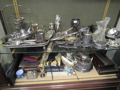 Lot 201 - A large quantity of silverplated items...