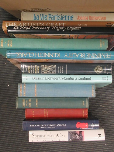 Lot 600 - Miscellaneous books including art reference,...