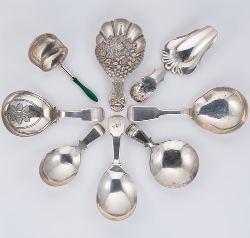 Lot 325 - A collection of 8 silver tea caddy spoons