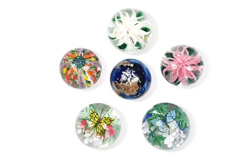 Lot 27 - A group of six Lundberg Studio paperweights