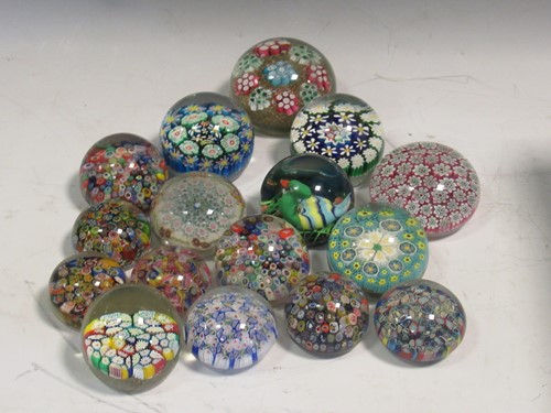 Lot 12 - A collection of mostly Murano glass...