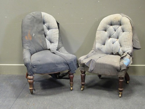 Lot 528 - A near pair of button back bedroom chairs on...