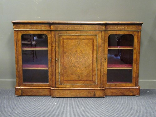 Lot 424 - A Victorian walnut credenza, 117 x 185 x 43cm