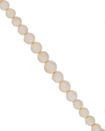 Lot 14 - A white coral bead necklace