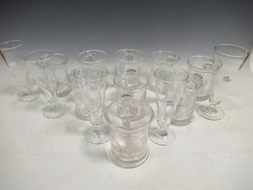 Lot 64 - A set of 9 glass beer tankards and 5 ales flutes.