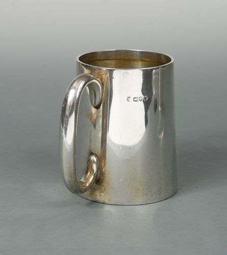 Lot 484 - Chester - A George V silver tankard