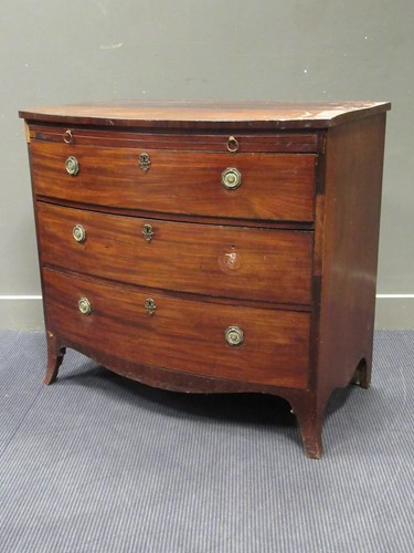Lot 473 - A Regency mahogany bow front chest with...