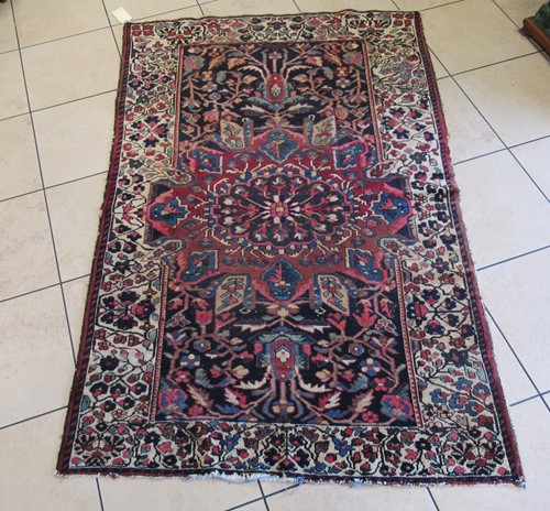Lot 595 - A Bakthiari rug 212 x 140cm