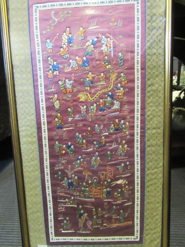 Lot 333 - A Chinese framed silk panel