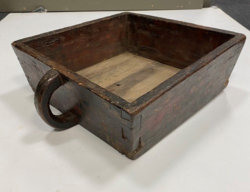 Lot 275 - A late 18th/ early 19th century small presentation torma offering pedestal for Tibetan New Year (Losar)