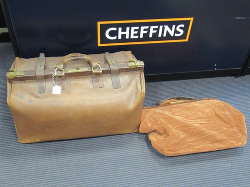 Lot 125 - A leather Gladstone bag circa 1910 with brass fittings