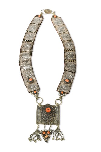 Lot 204 - A Tibetan High Lama's silver necklace