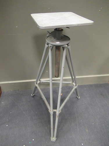Lot 457 - A sculpture stand 94cm high