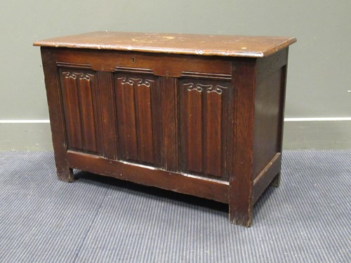 Lot 567 - Small oak coffer with linen fold decoration 55...