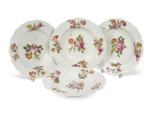 Lot 345 - A Vienna part dinner service