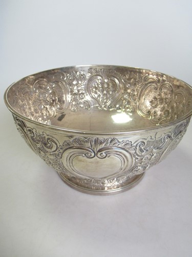 Lot 224 - A silver punch bowl, 38.4ozt