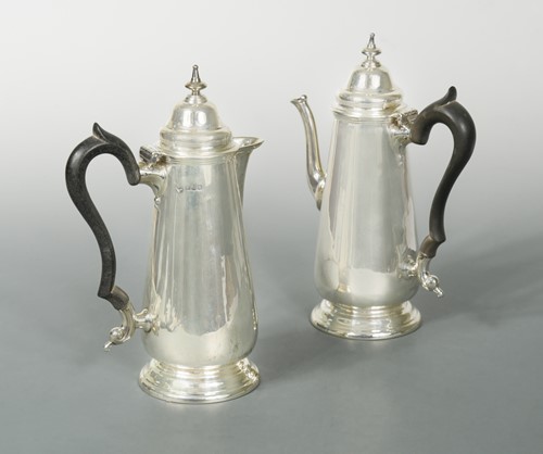 Lot 467 - A George V silver café au lait set
