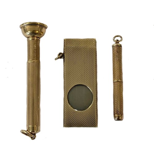 Lot 320 - A trio of gentleman's 9ct gold accoutrements