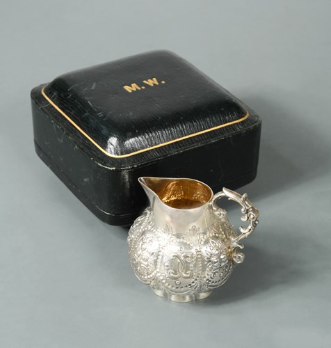 Lot 409 - A Victorian silver miniature cream jug