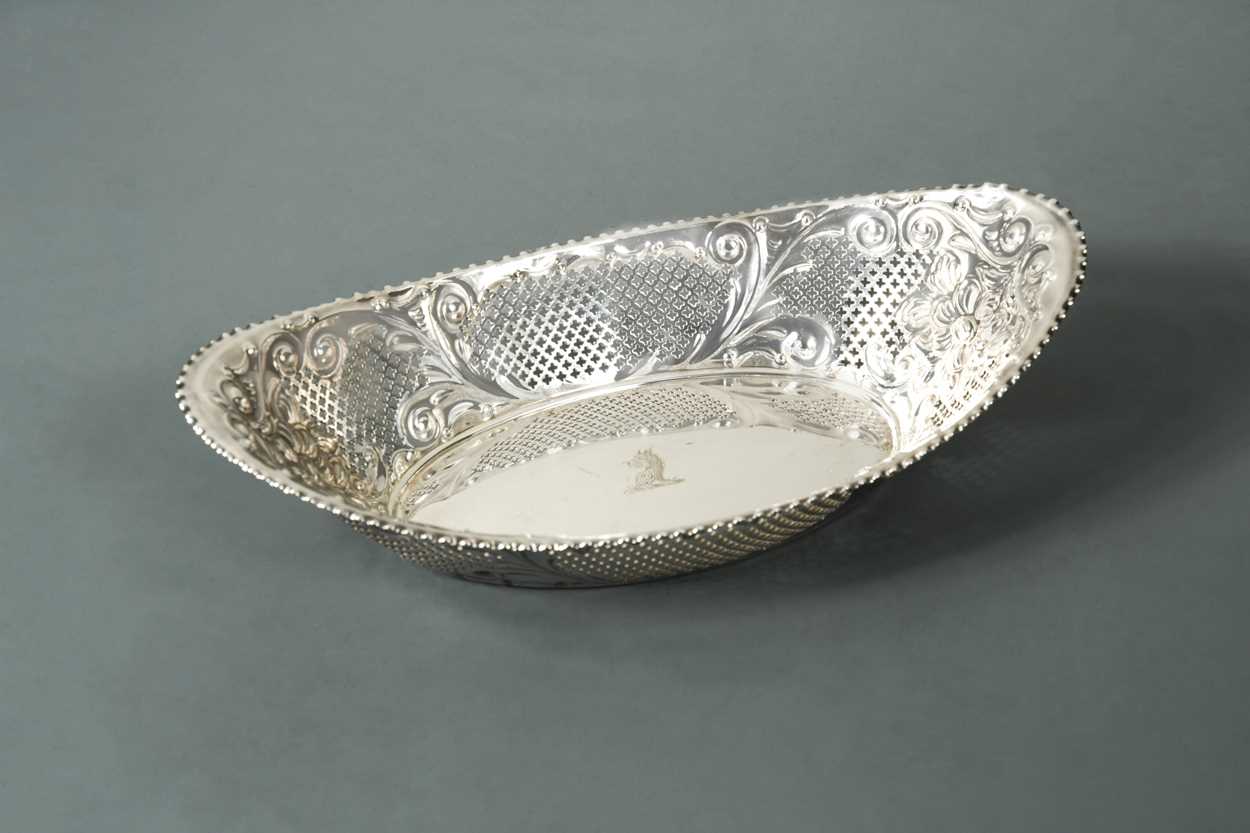 Lot 408 - A Victorian silver sweetmeat dish