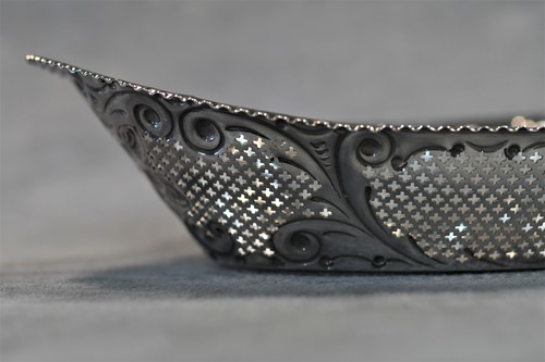 Lot 408 - A Victorian silver sweetmeat dish