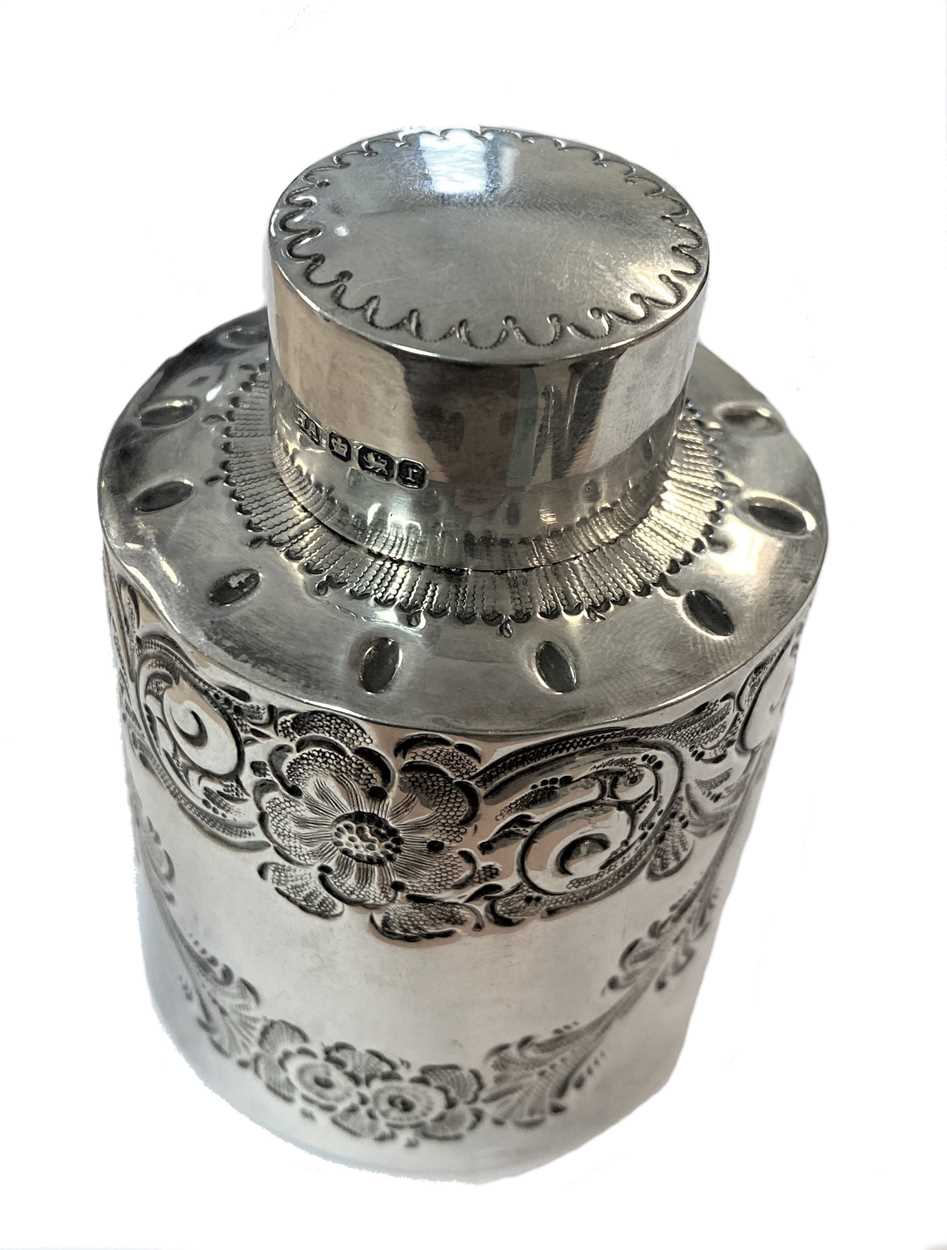 Lot 299 - A Victorian silver tea caddy canister