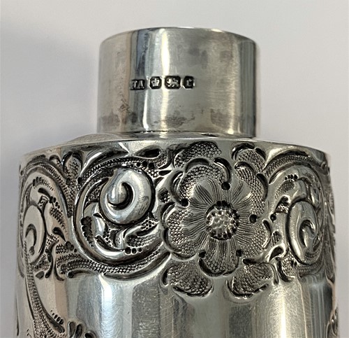 Lot 299 - A Victorian silver tea caddy canister