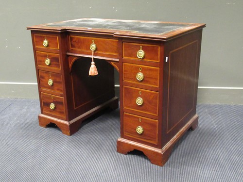 Lot 469 - An Edwardian mahogany and crossbanded kneehole...