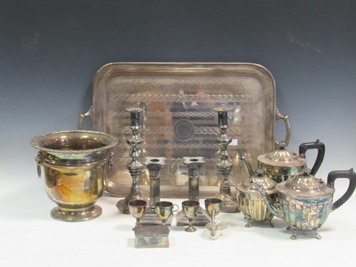 Lot 207 - A group of silver plated items, including a...