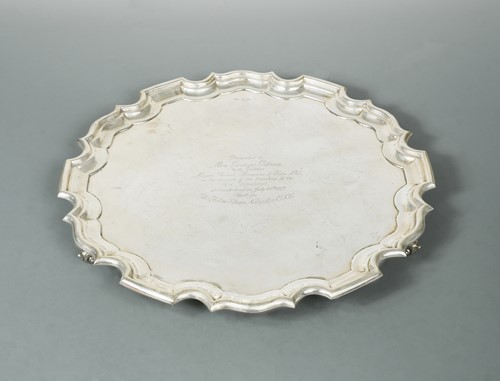 Lot 464 - A George V silver salver
