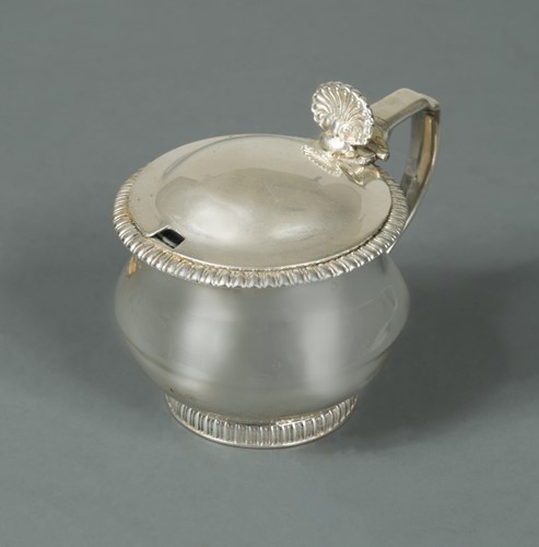 Lot 387 - A George III silver mustard