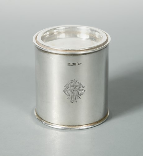 Lot 441 - An Edward VII silver novelty tea or tobacco caddy