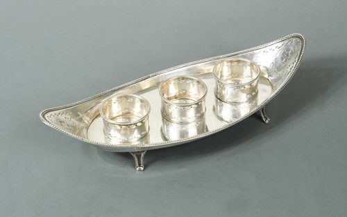Lot 385 - A George III 18th century silver condiment stand