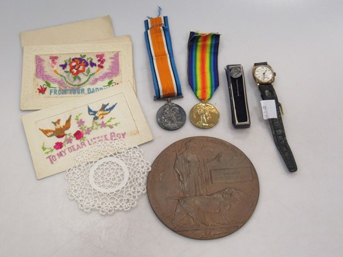 Lot 157 - A World War One death penny to Private Thomas...